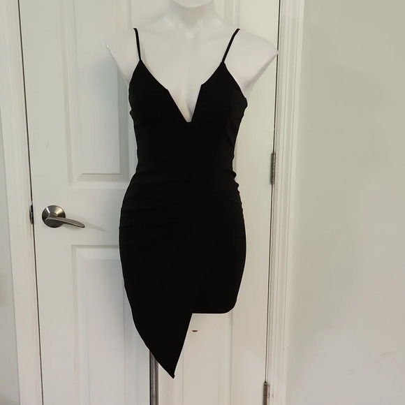 Kimcine Curve Asymmetrical Black Mini Dress - Picture 2 of 12